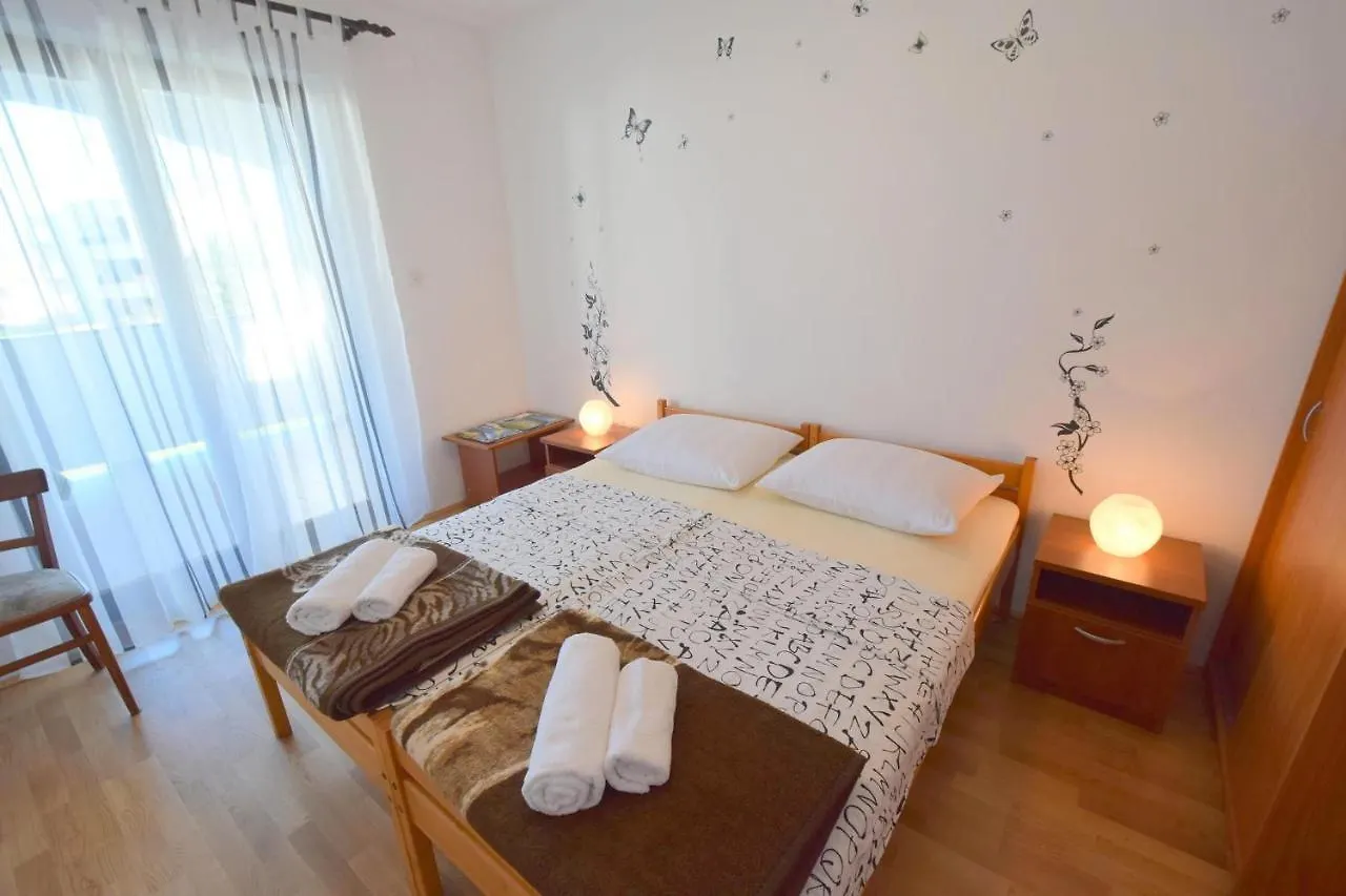 Apartment Zdenka Njivice Croatia