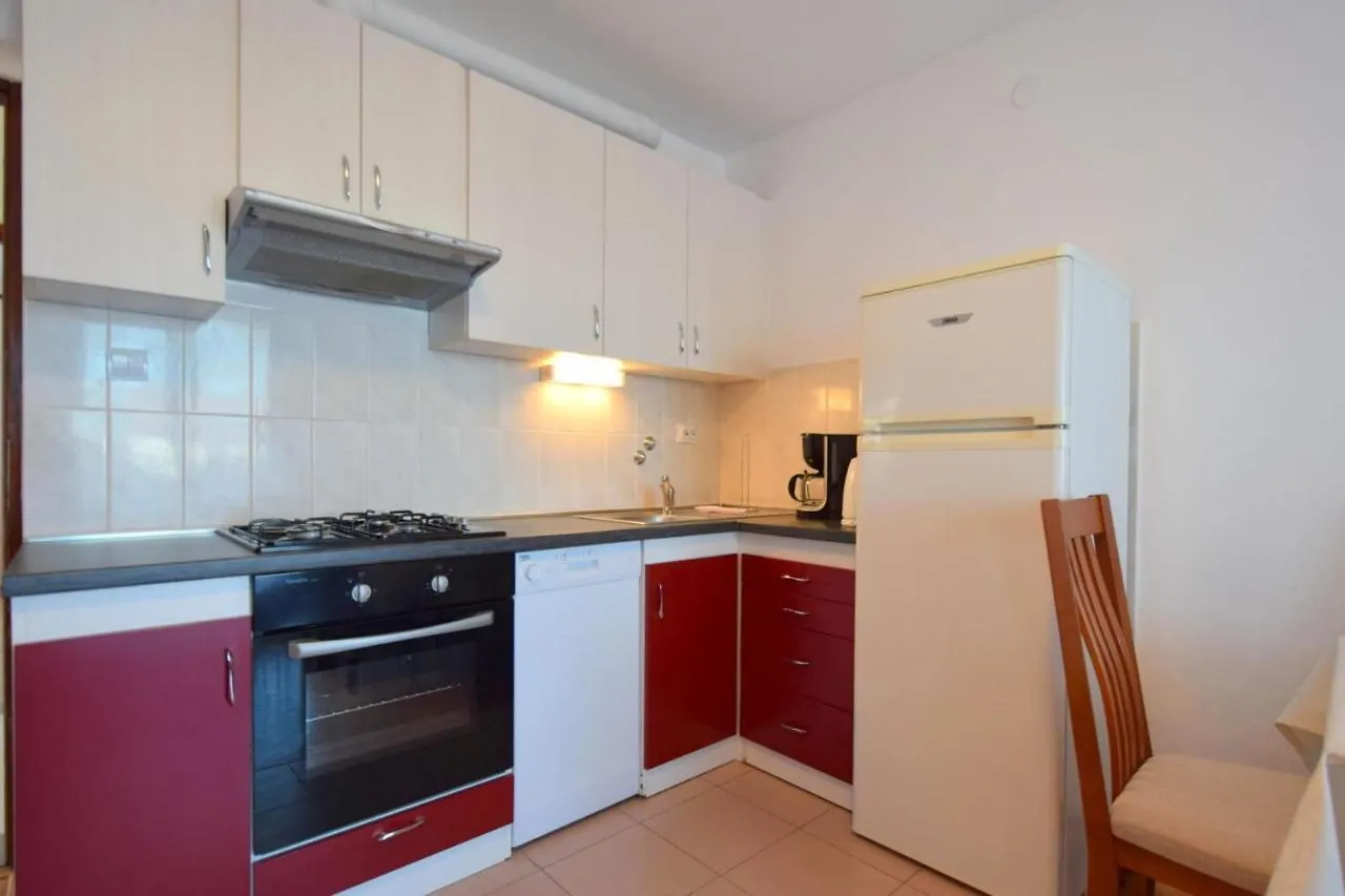 Apartment Zdenka Njivice Croatia