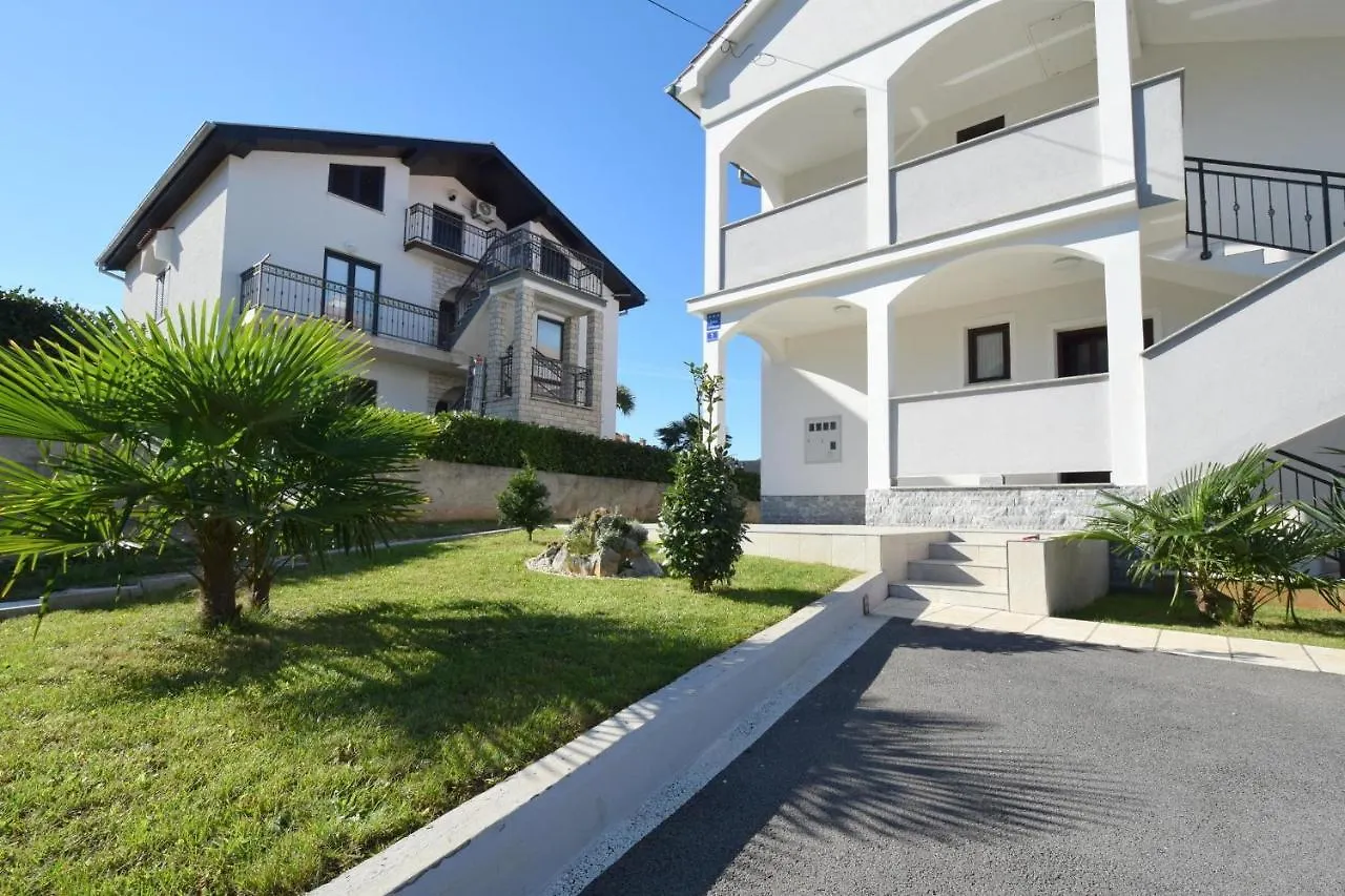 Apartment Zdenka Njivice Croatia